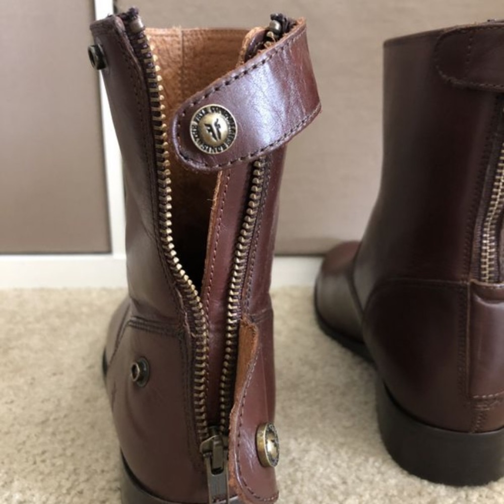 Frye Melissa Button ZIP Short Boot